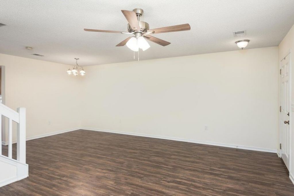 102 Yellow Hawthorn Circle Photo 5