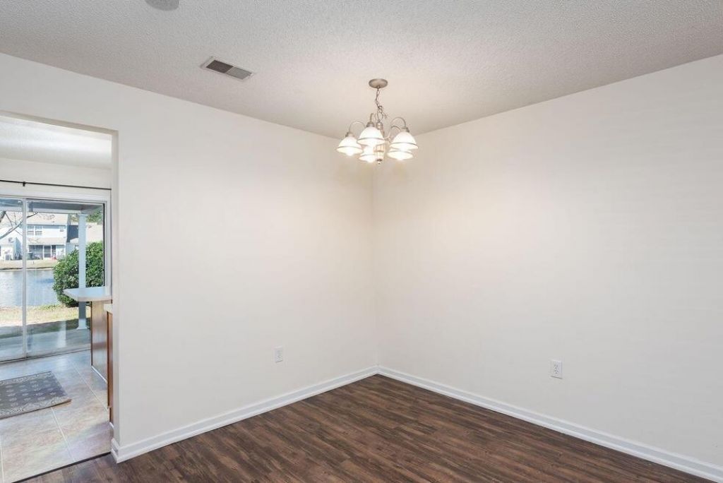 102 Yellow Hawthorn Circle Photo 7