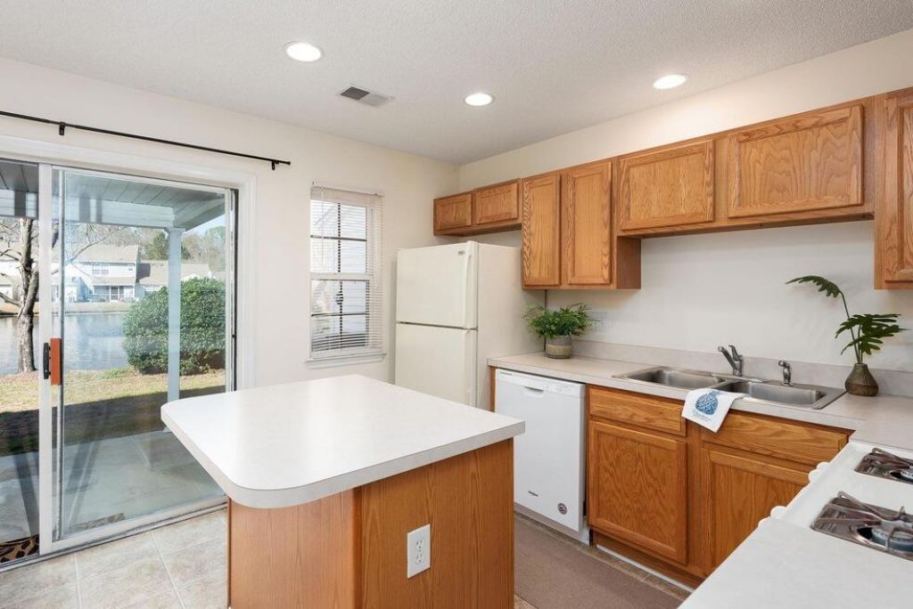 102 Yellow Hawthorn Circle Photo 8