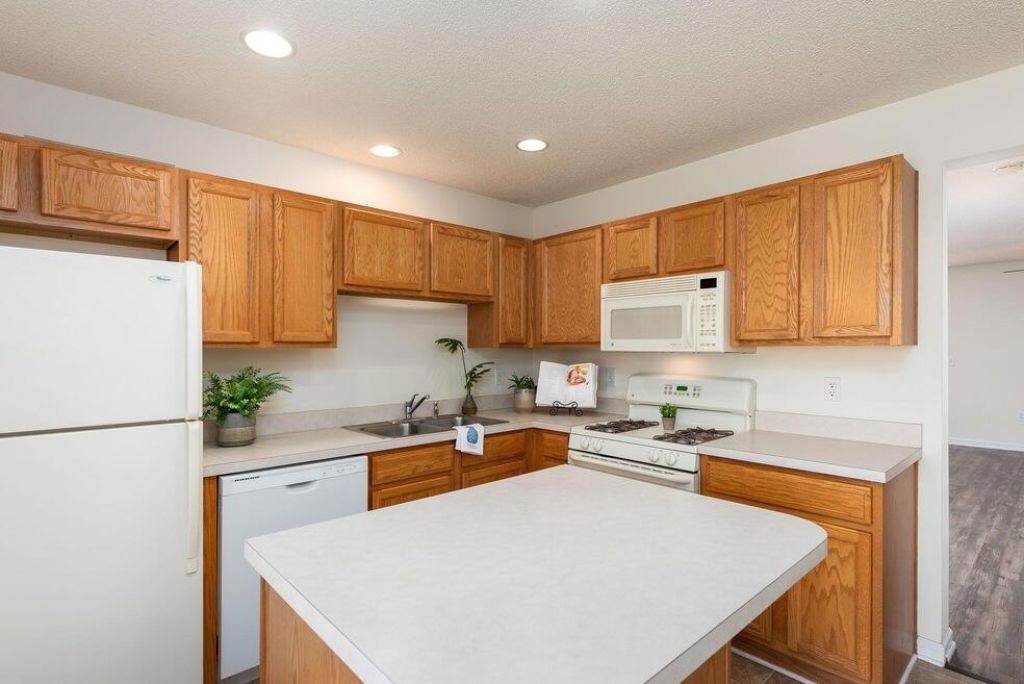 102 Yellow Hawthorn Circle Photo 9