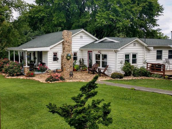 634 Cherokee Drive, Mount Carmel, TN 37645
