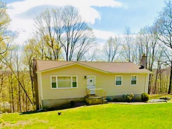 554 Grandview Dr, Vernon, NJ 07422