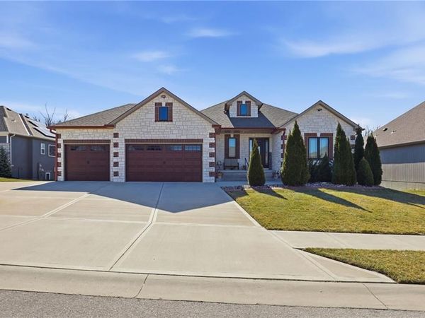 1709 SW 27th Street, Lee's Summit, MO 64082