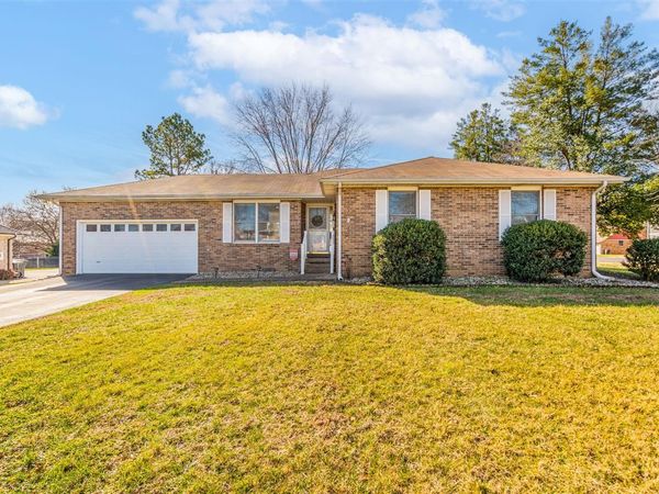 1571 Normandy Way, Bowling Green, KY 42103