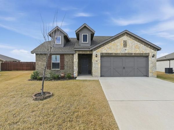 301 Chickasaw Drive, Cleburne, TX 76033