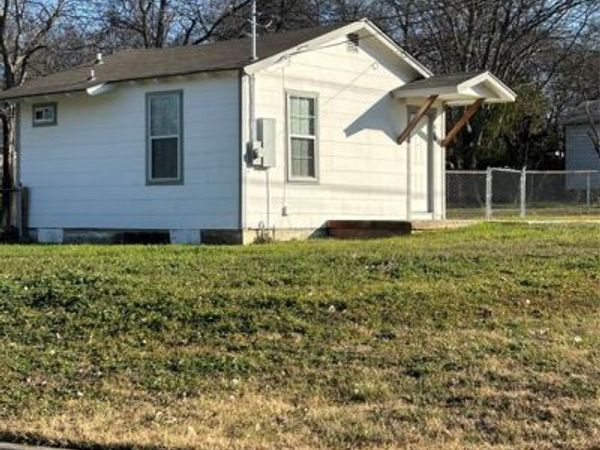 418 Hallvale Drive, White Settlement, TX 76108