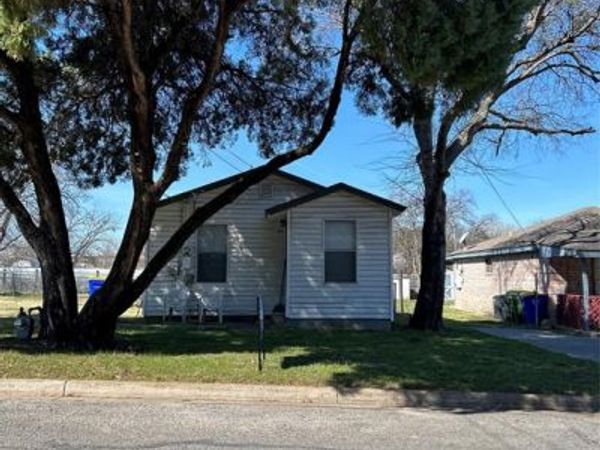 415 Hallvale Drive, White Settlement, TX 76108