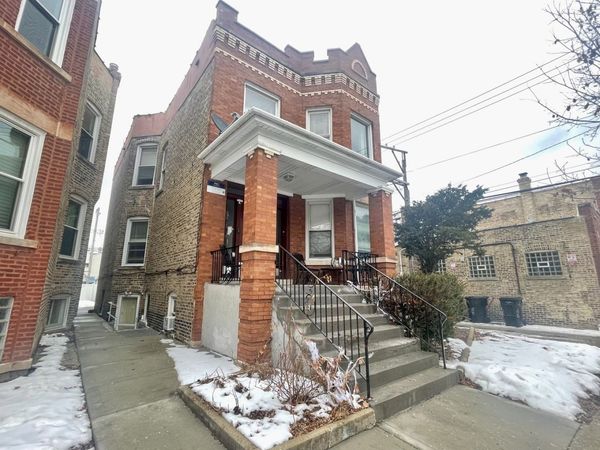 4014 W Cornelia Avenue, Chicago, IL 60641