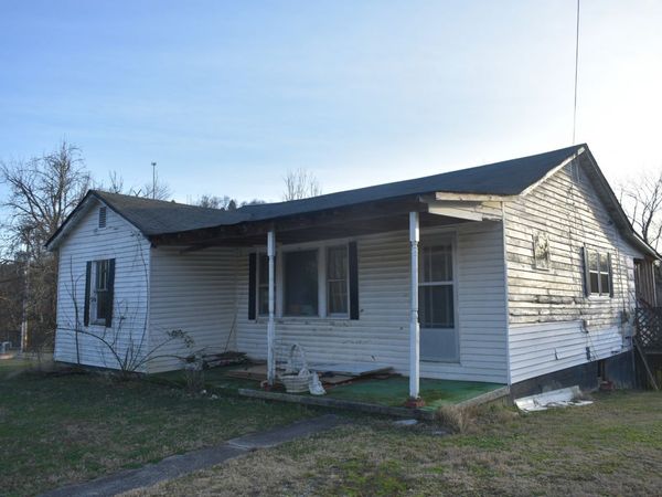 818 Upper Ferry Rd , Carthage, TN 37030