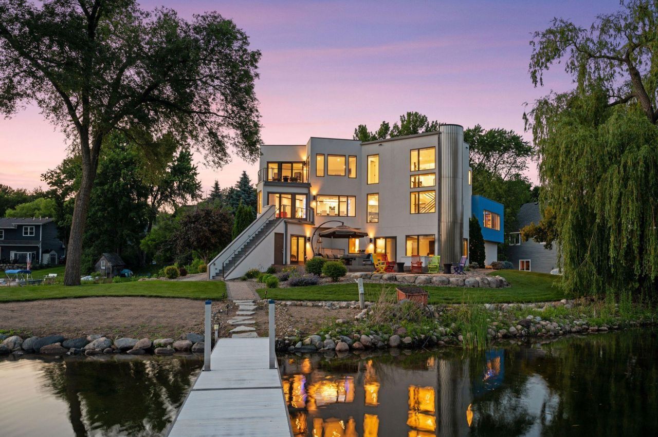 9235 Lake Riley Boulevard, Chanhassen, MN 55317