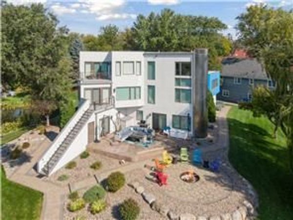9235 Lake Riley Boulevard, Chanhassen, MN 55317