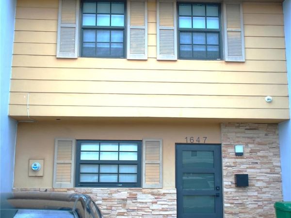 1647 W 72nd St, Hialeah, FL 33014