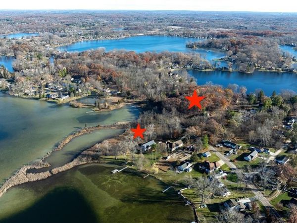 10239 Kress Road, Pinckney Vlg, MI 48169