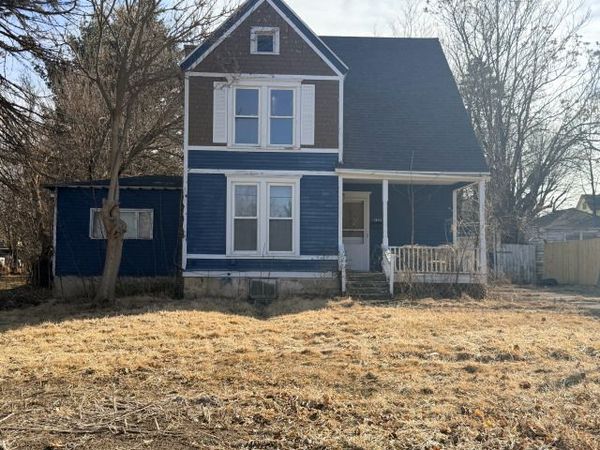 1211 S Carroll Avenue, Freeport, IL 61032