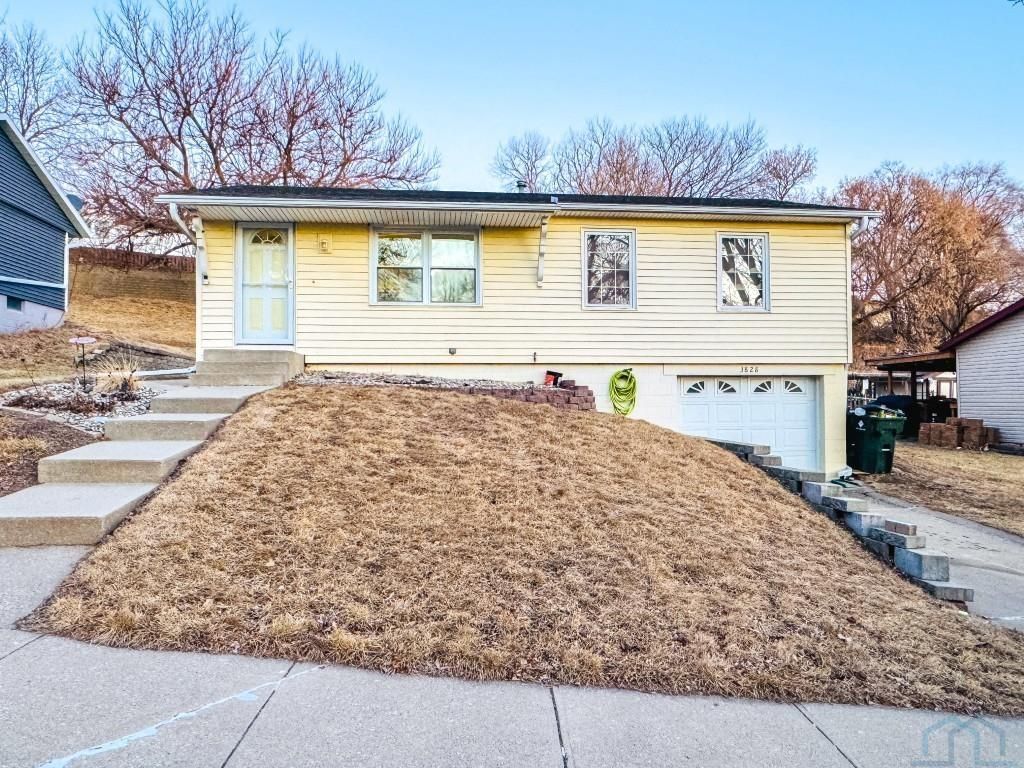 3828 Osage Ter, Sioux City, IA 51104 Main Photo