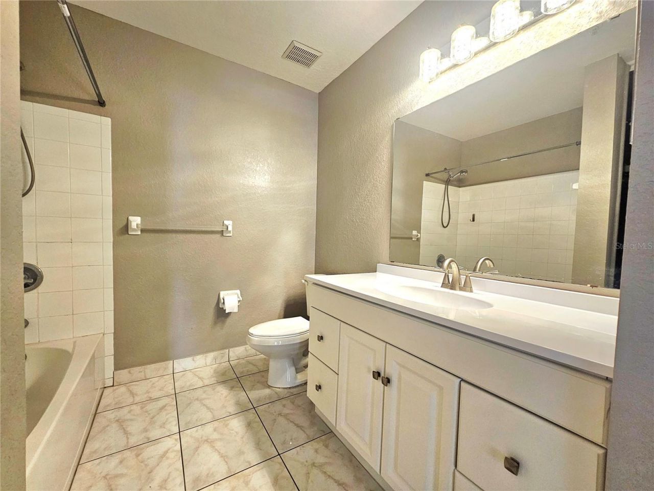 13838 Fairway Island Drive, Unit 1418, Orlando, FL 32837 Photo