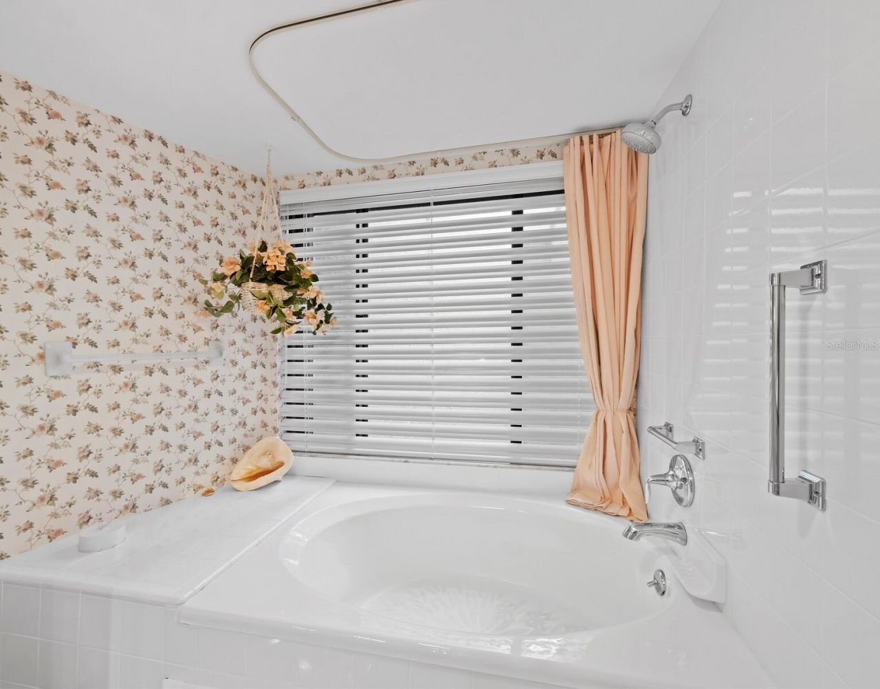 1445 Gulf Of Mexico Drive, Unit 103, Longboat Key, FL 34228 Photo