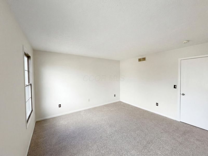 1174 Onaway Court, Columbus, OH 43228 Photo 4