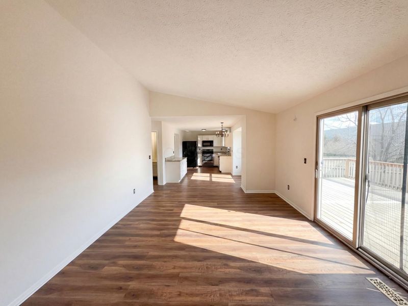 1174 Onaway Court, Columbus, OH 43228 Photo 9