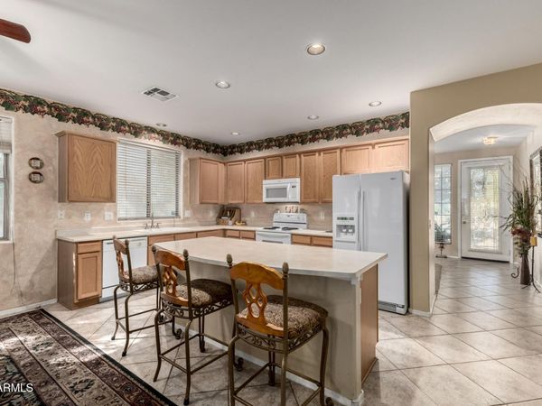 8975 W CLARA Lane, Peoria, AZ 85382