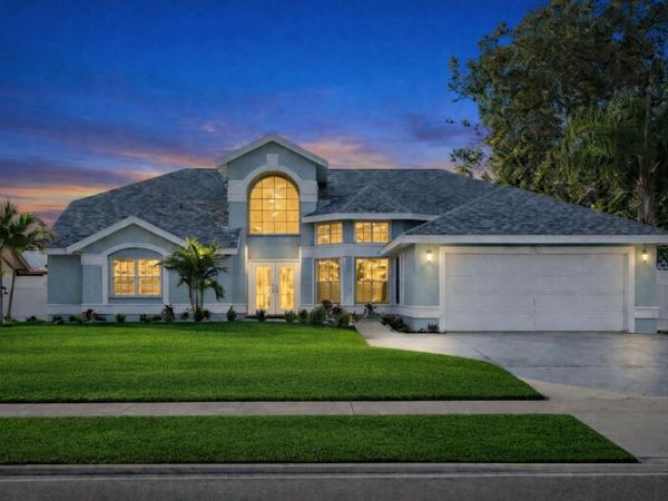 2098 SE Floresta Dr, Port St Lucie, FL 34984