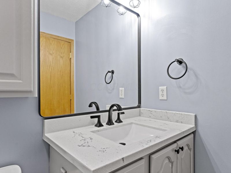 70 Queensway Court, Howard, OH 43028 Photo 18