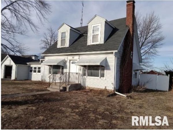 101 W OAK Street, Broadwell, IL 62634