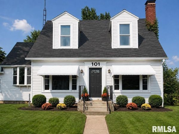 101 W OAK Street, Broadwell, IL 62634