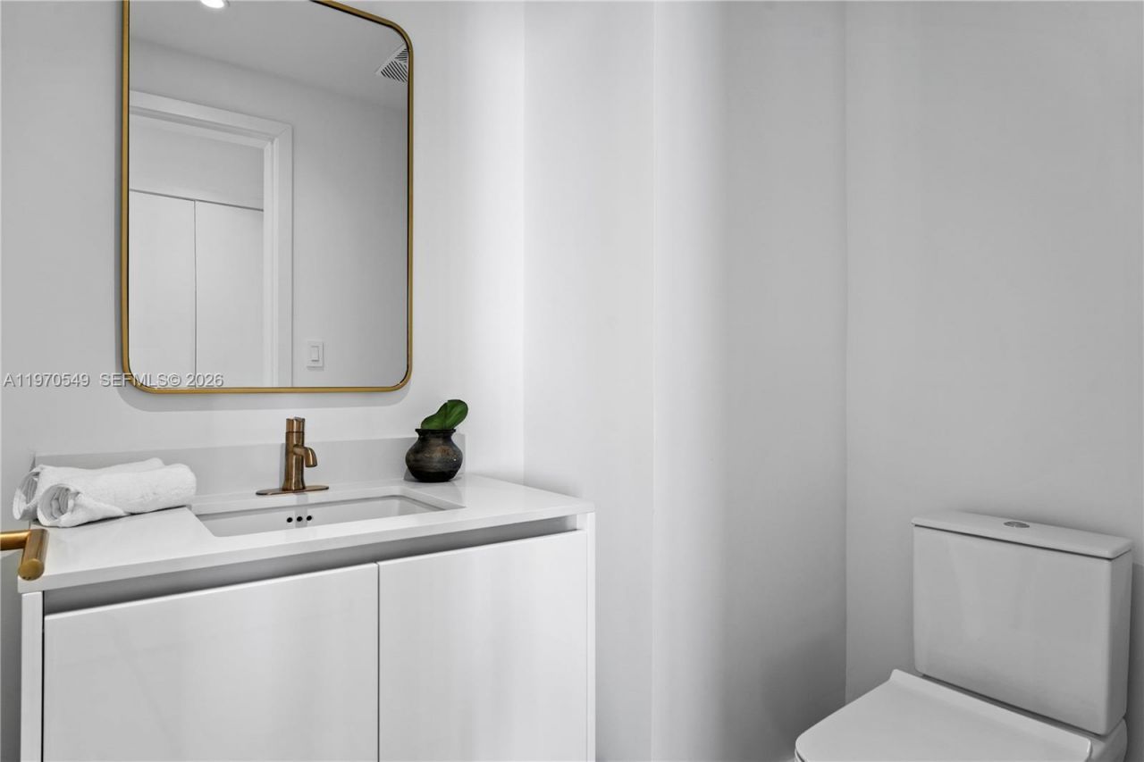 2678 Tigertail Ave , Unit 1202, Miami, FL 33133 Photo