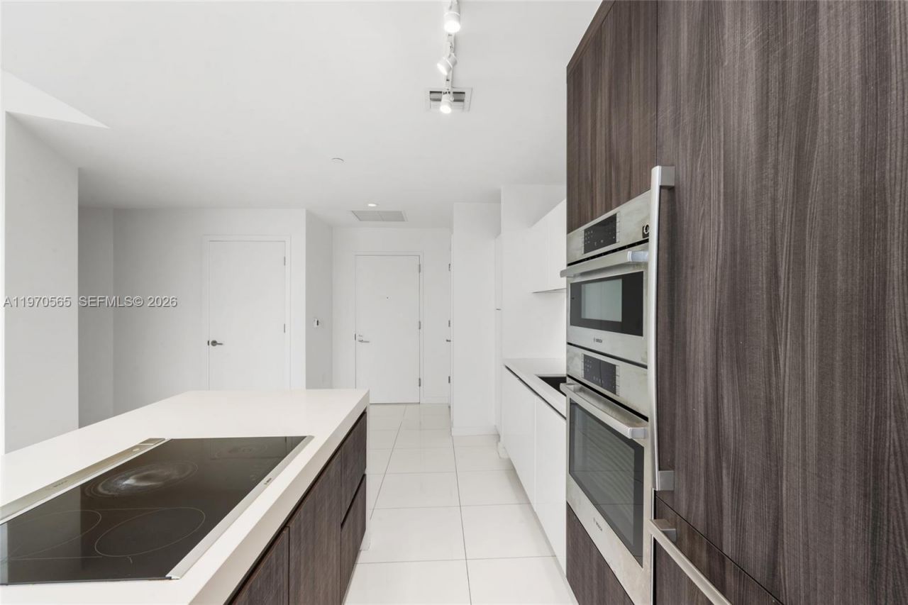 851 NE 1st Ave , Unit 3202, Miami, FL 33132 Photo