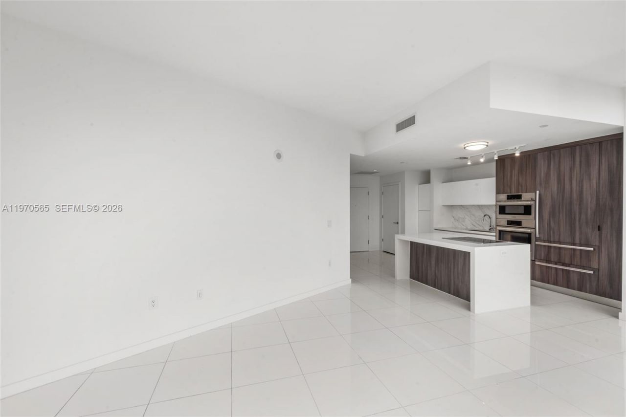 851 NE 1st Ave , Unit 3202, Miami, FL 33132 Photo