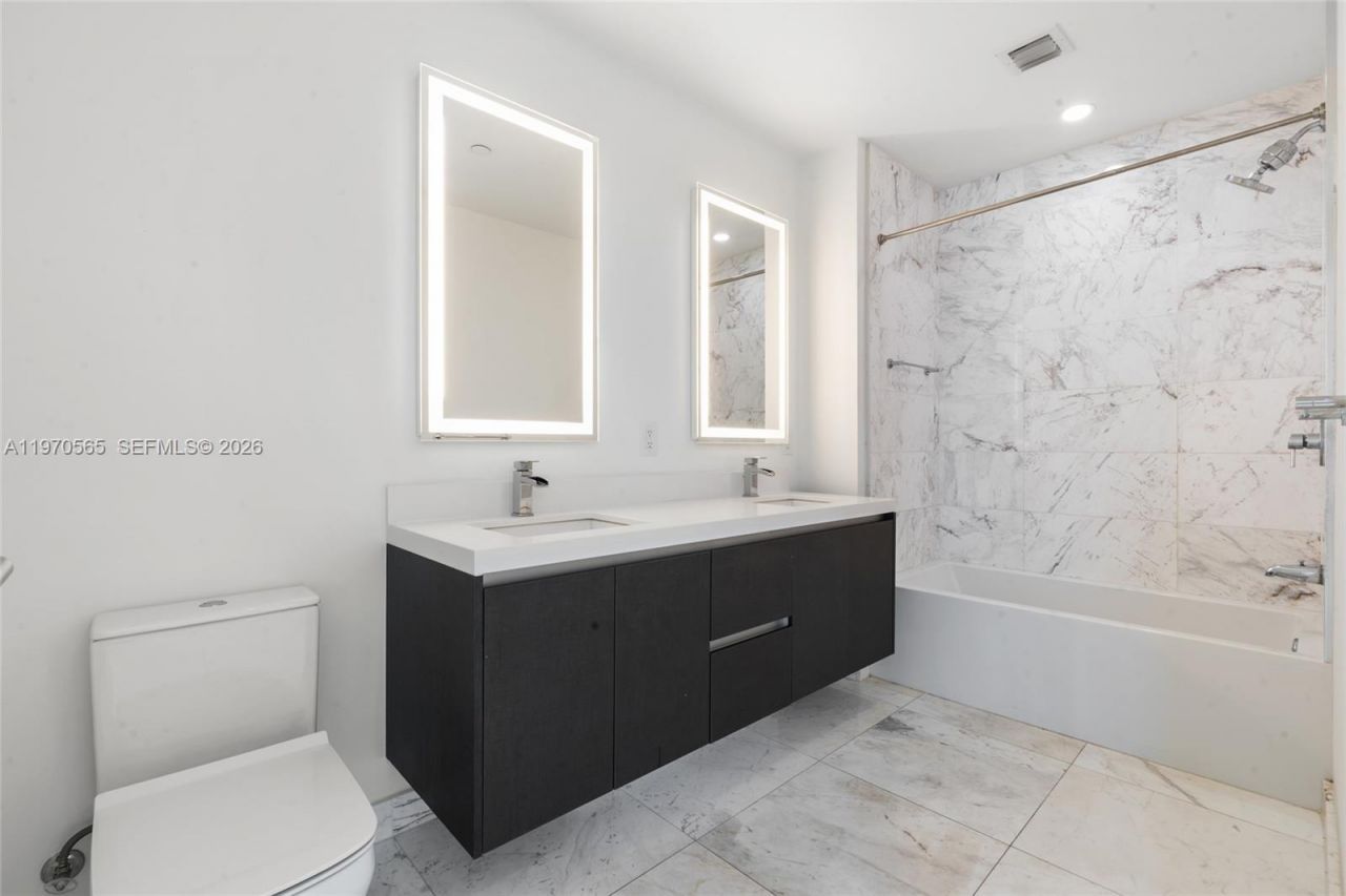 851 NE 1st Ave , Unit 3202, Miami, FL 33132 Photo