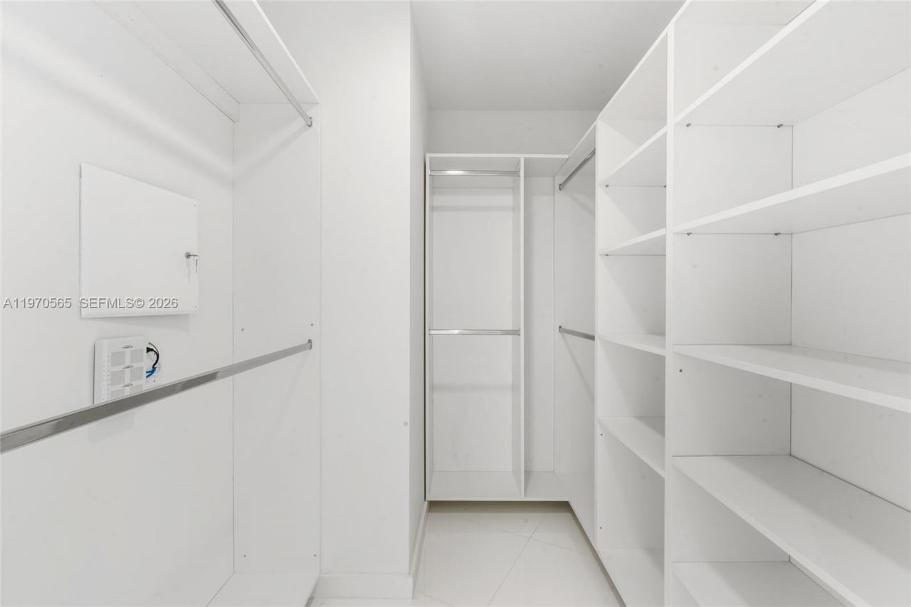 851 NE 1st Ave , Unit 3202, Miami, FL 33132 Photo