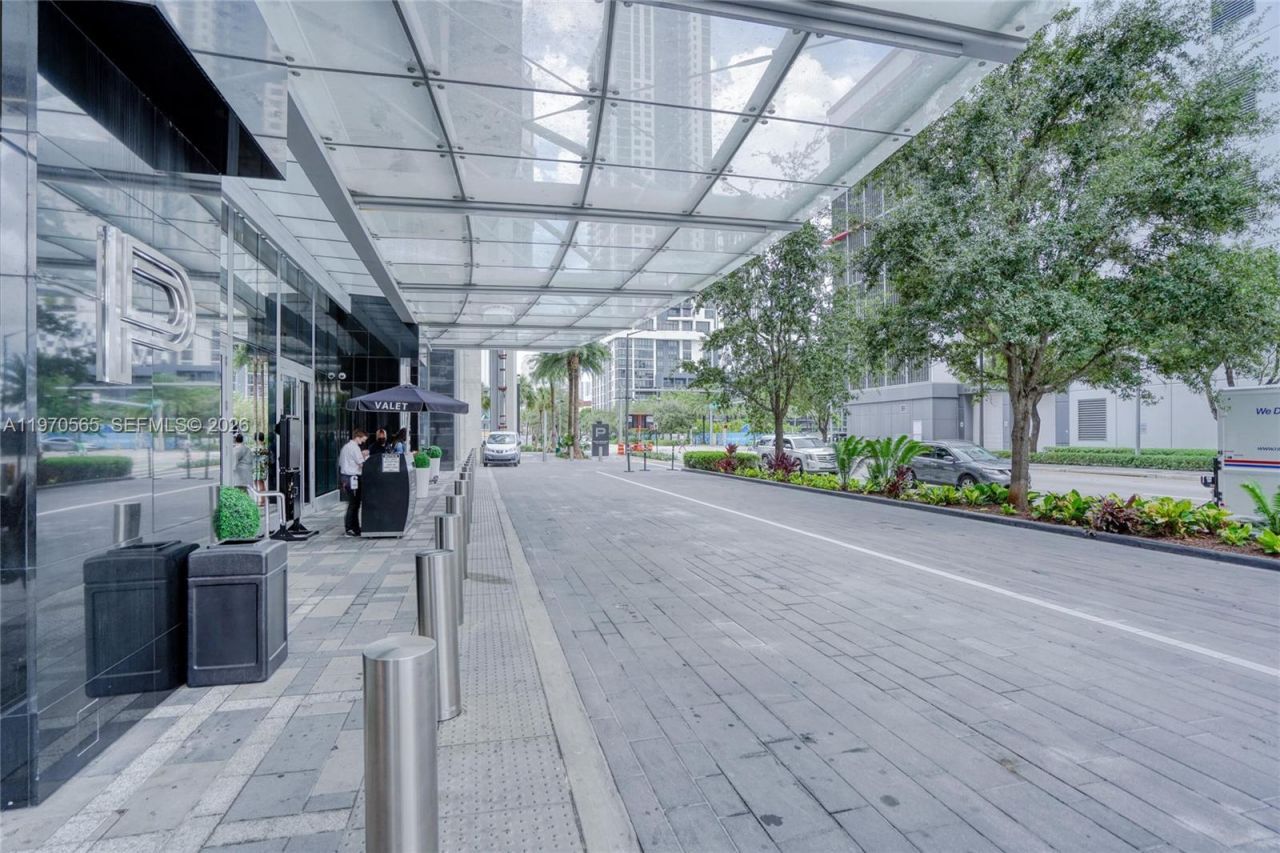 851 NE 1st Ave , Unit 3202, Miami, FL 33132 Photo