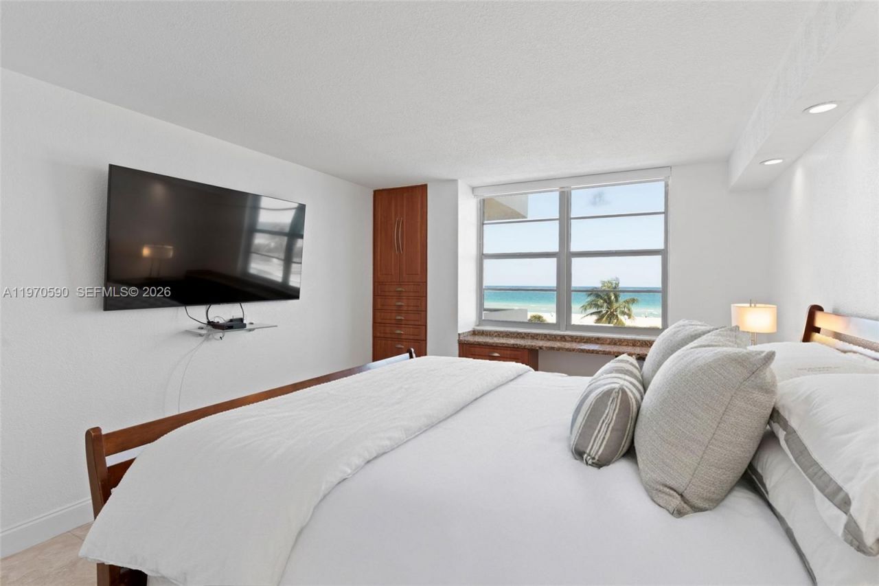 5701 Collins Ave, Unit 310, Miami Beach, FL 33140 Photo