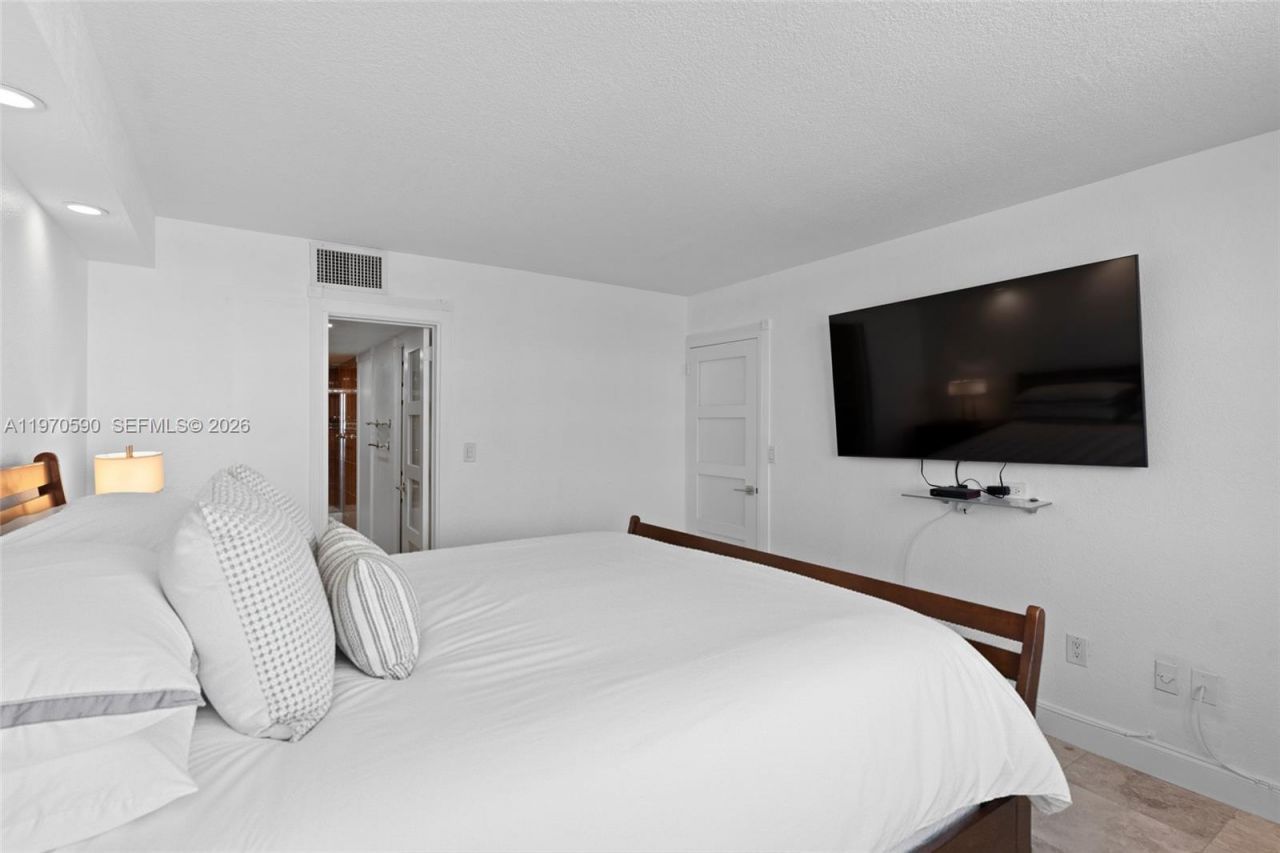 5701 Collins Ave, Unit 310, Miami Beach, FL 33140 Photo