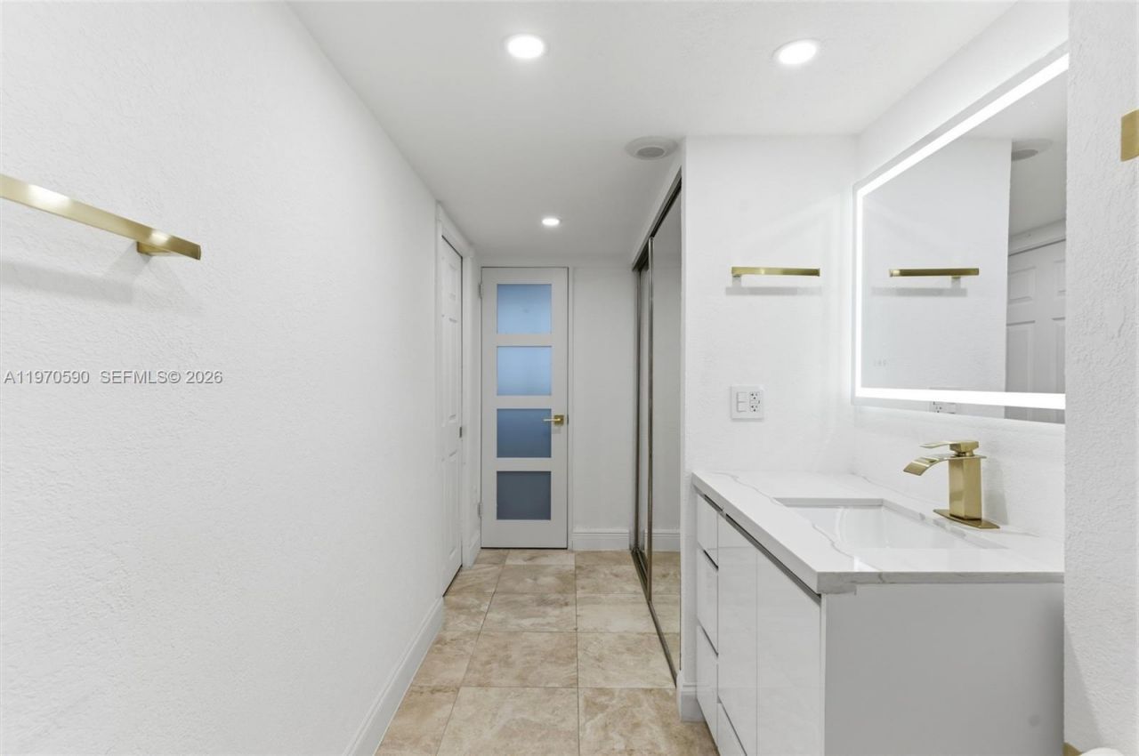 5701 Collins Ave, Unit 310, Miami Beach, FL 33140 Photo