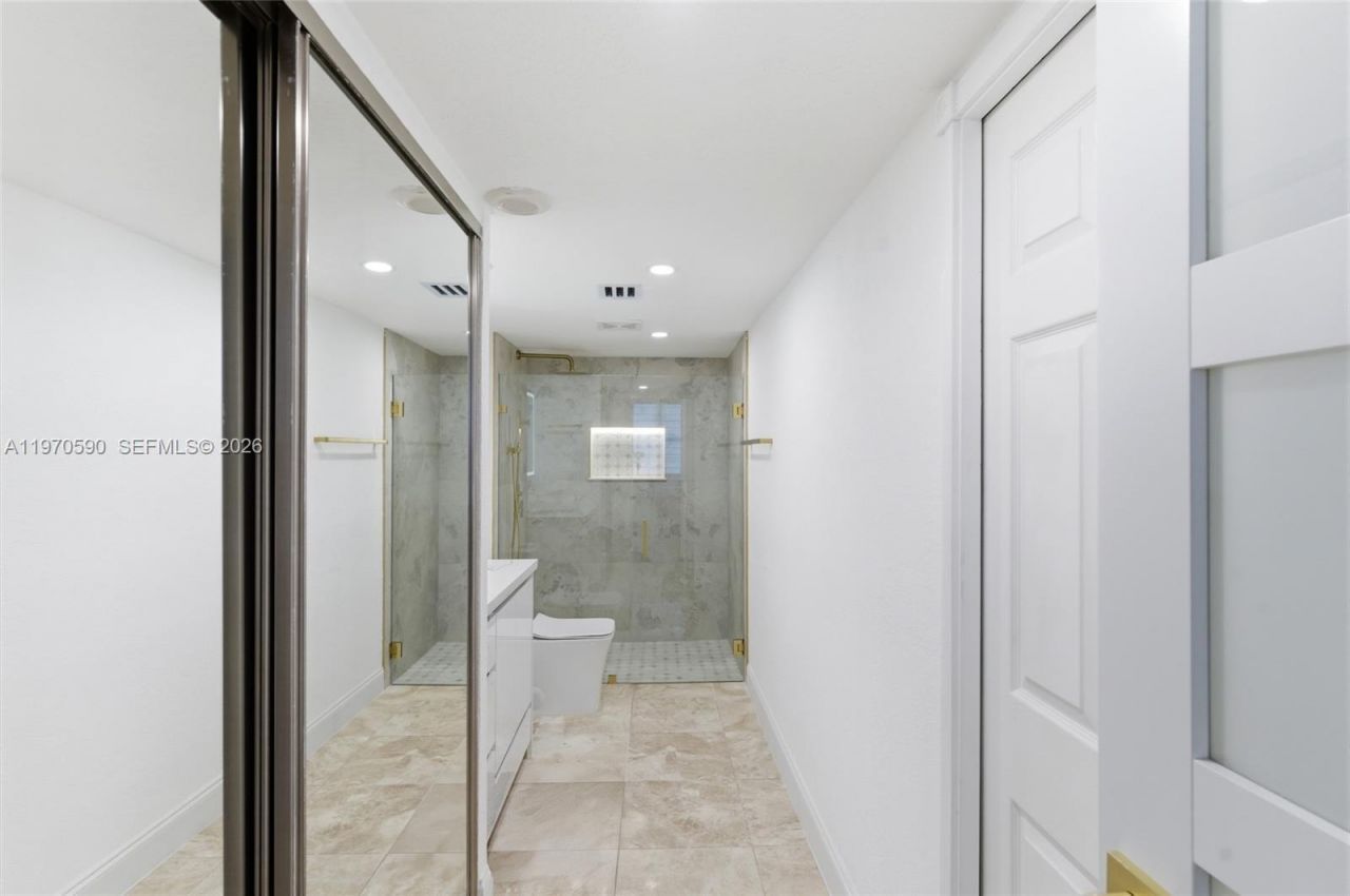 5701 Collins Ave, Unit 310, Miami Beach, FL 33140 Photo