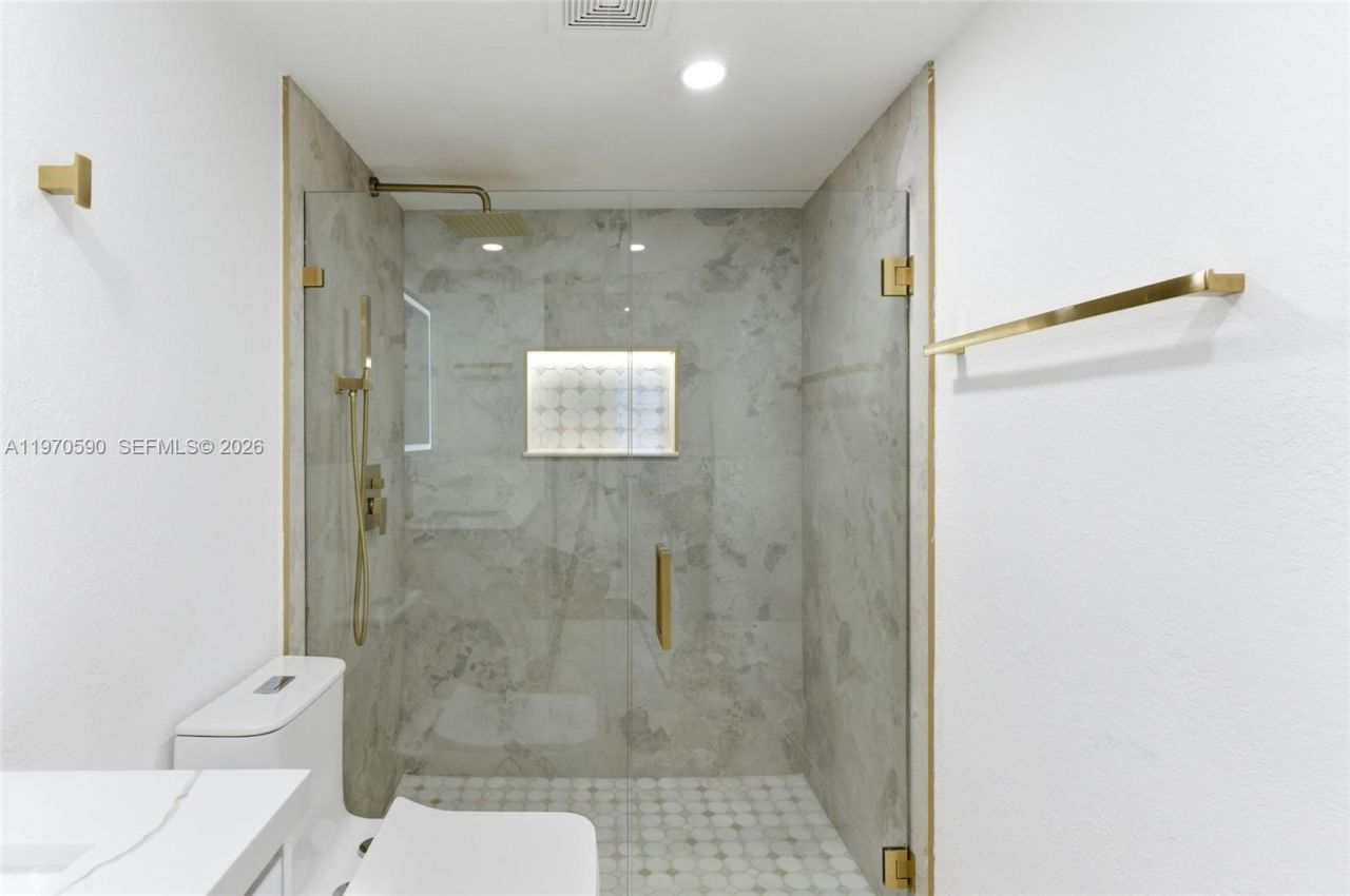 5701 Collins Ave, Unit 310, Miami Beach, FL 33140 Photo