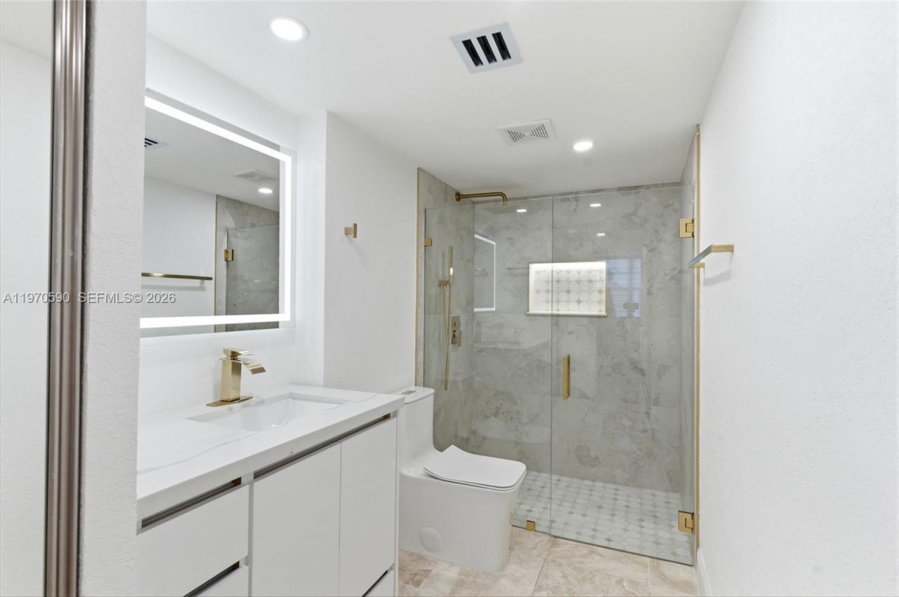 5701 Collins Ave, Unit 310, Miami Beach, FL 33140 Photo