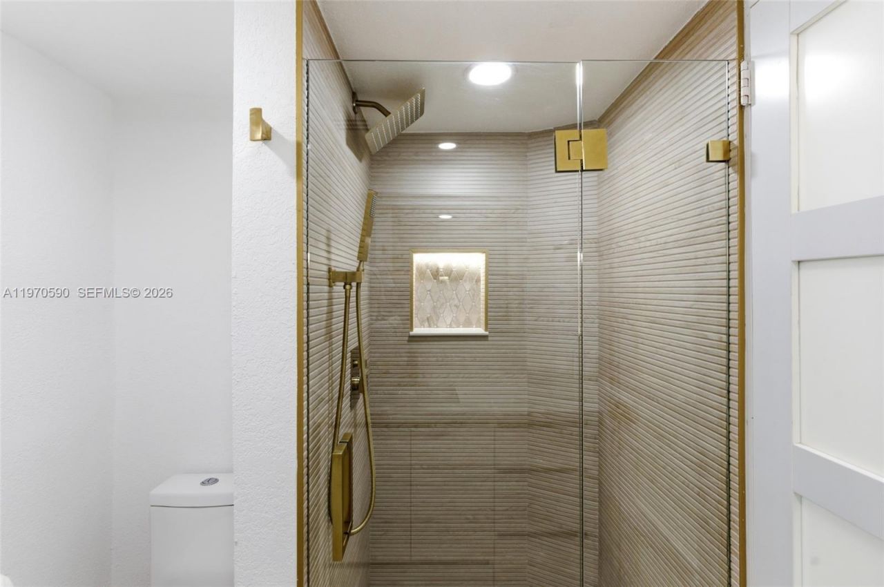 5701 Collins Ave, Unit 310, Miami Beach, FL 33140 Photo