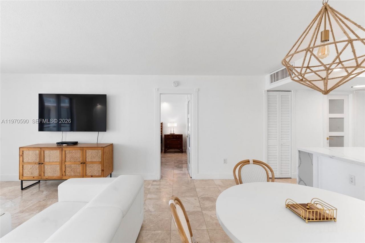 5701 Collins Ave, Unit 310, Miami Beach, FL 33140 Photo