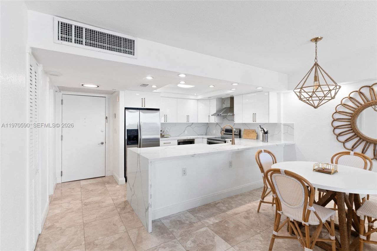 5701 Collins Ave, Unit 310, Miami Beach, FL 33140 Photo