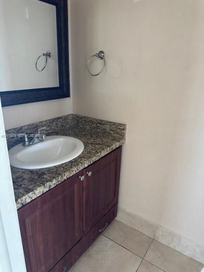 1521 W 42nd Pl , Unit 18, Hialeah, FL 33012 Photo