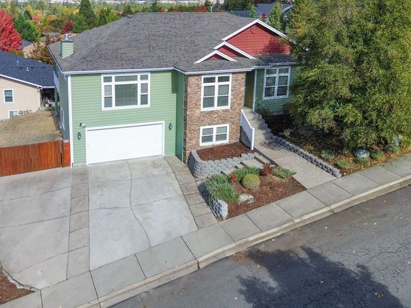 2568 SE Coriander Way, Grants Pass, OR 97527