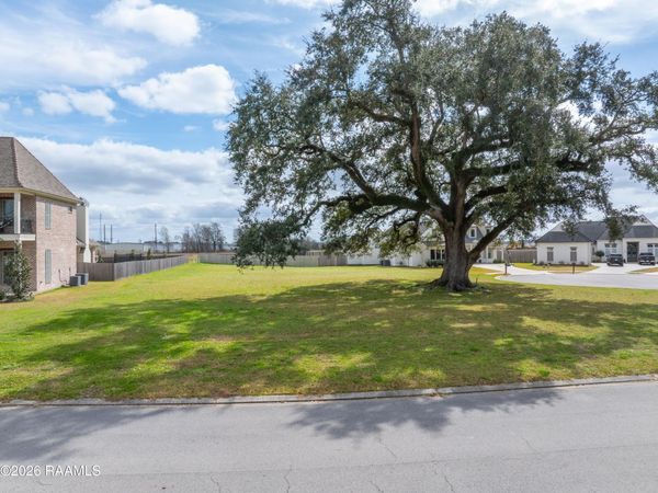 100 Fallow Lane , Broussard, LA 70518