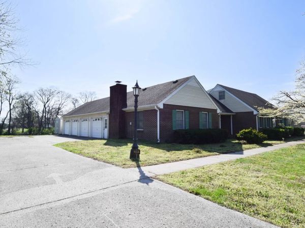1059 Robertson Rd, Gallatin, TN 37066