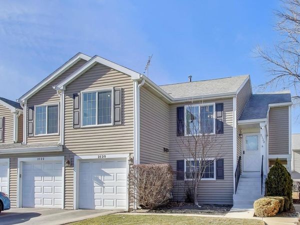 2122 Southwind Circle, Unit 8-4, Schaumburg, IL 60194
