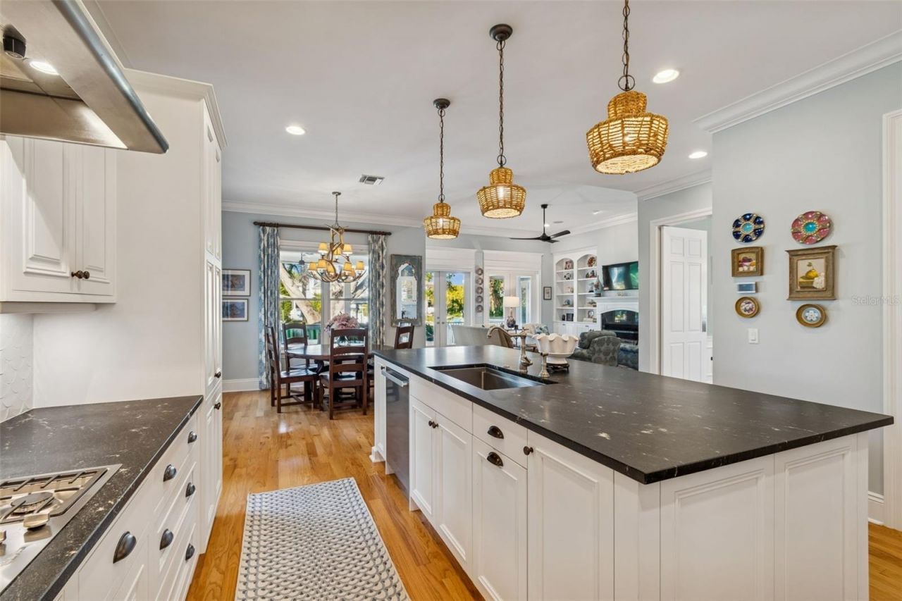 4909 W Spring Lake Drive, Tampa, FL 33629 Photo