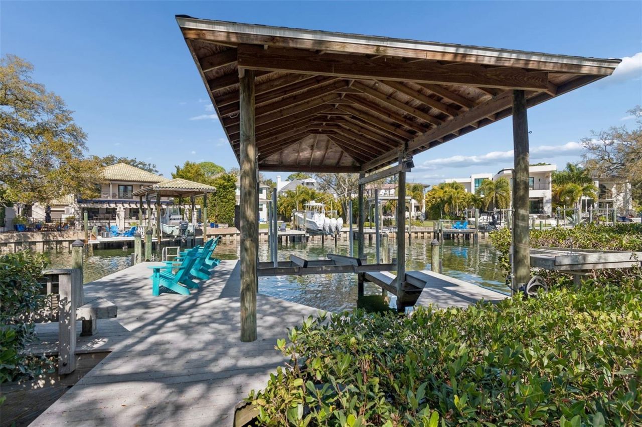 4909 W Spring Lake Drive, Tampa, FL 33629 Photo